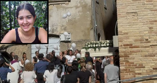 Acquaviva Picena dà l’ultimo saluto a Sara Lea Napoletani: palloncini bianchi per la giovane vita spezzata